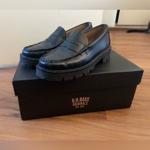 G.H. Bass Whitney Super Lug Weeguns Loafer Black 8.5